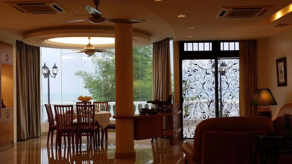 Tropical Sea View & Sunshine Villa Batu Ferringhi Kültér fotó